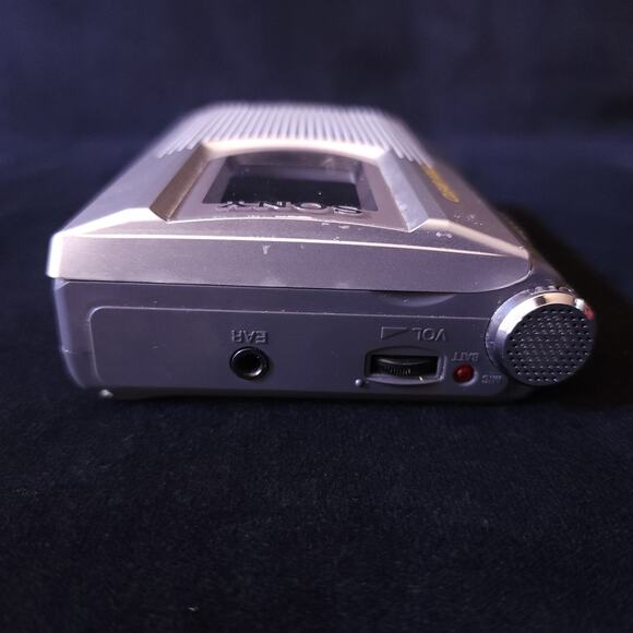 Sony TCM-150 Cassette Corder Handheld Recorder Player - AS IS / For Parts ONLY - Picture 3 of 6